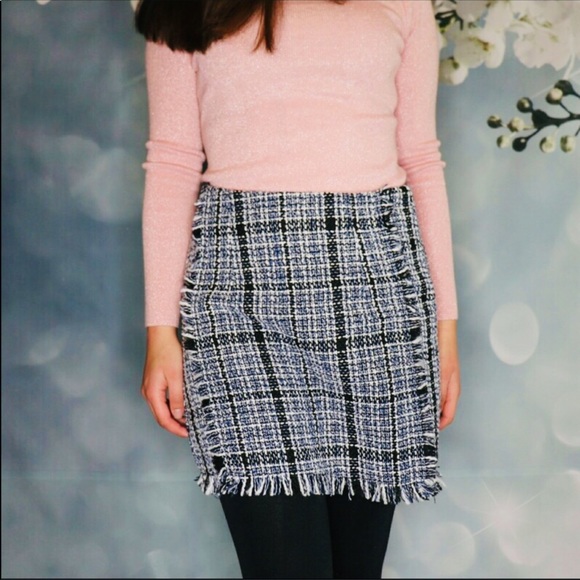 Last One! Tweed Plaid Frayed Hem Mini Skirt - Picture 3 of 6